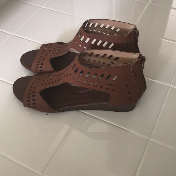 Shoes - Picture 2 of 4